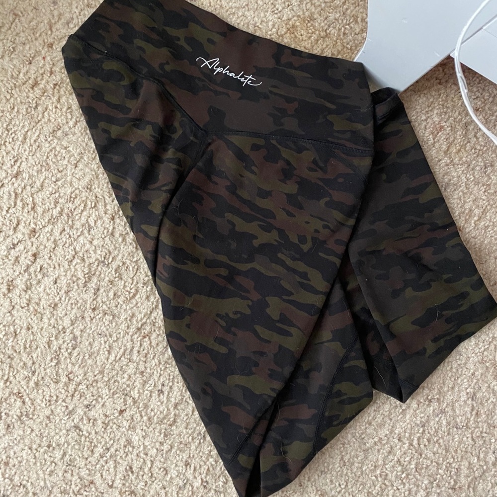 Alphalete camo leggings